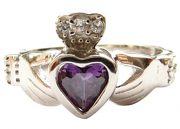 Кладдахское кольцо с фиолетовым камнем - аметистом. Купить.